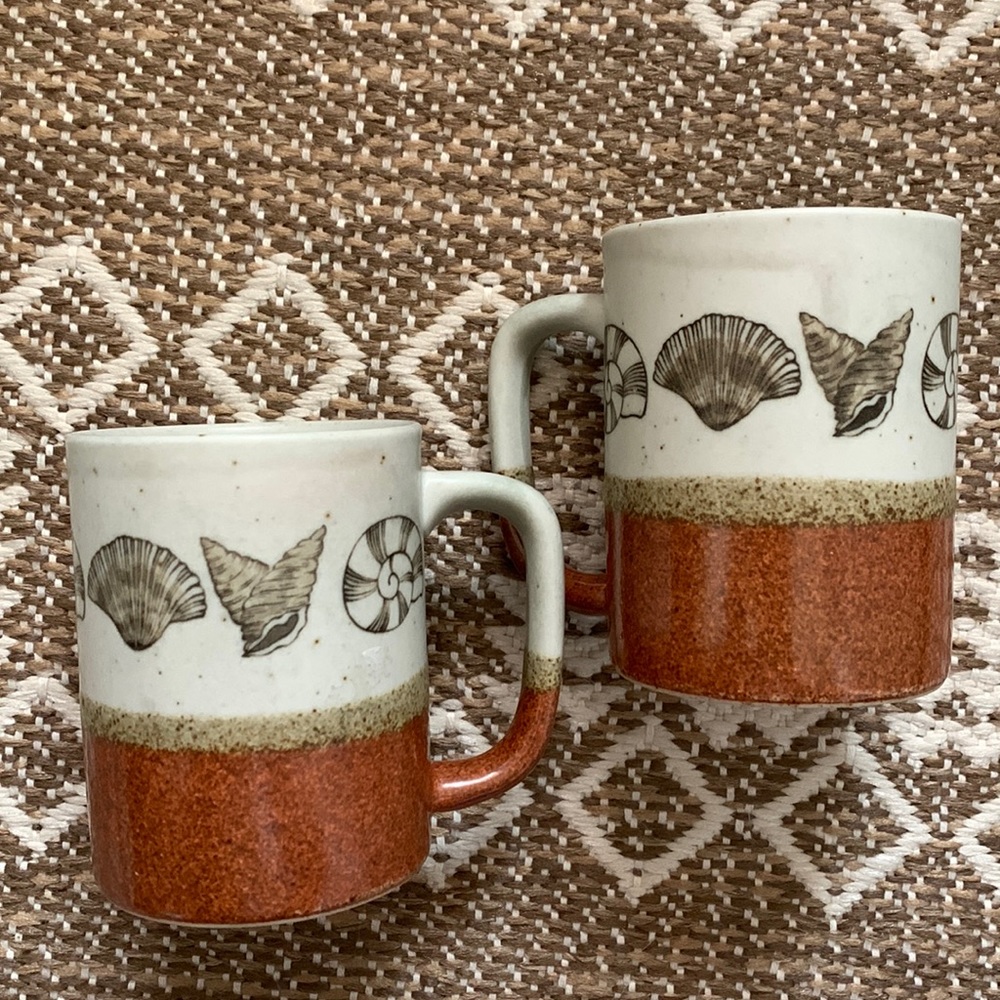 Antique set of 2 seashell mugs - ceramic!